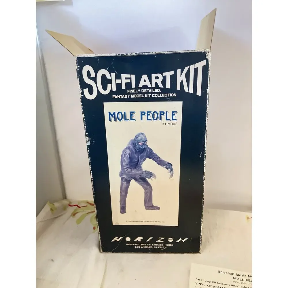 1988 HORIZON SCI-FI ART KIT PLASTIC MODEL MOLE PEOPLE PAINTED w Box